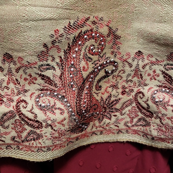 Gown - Picture 4 of 4